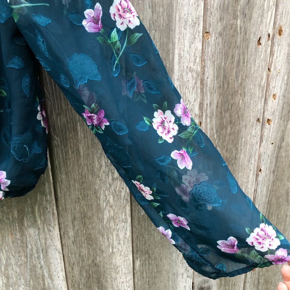 Francesca's Mi Ami Floral Long Sleeve Teal Green Wrap Top Small - Picture 5 of 9